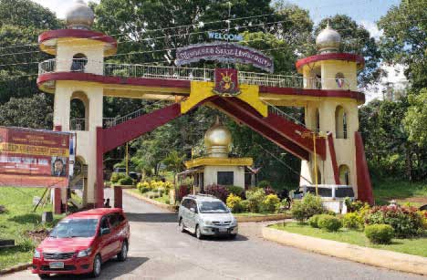 Das Tor zur Universität in Marawi auf der philippinischen Insel Mindanao.