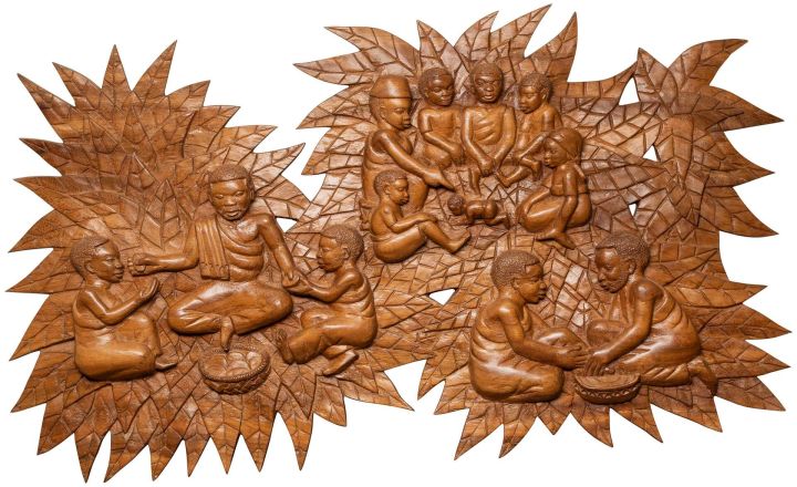Schnitzkunstrelief aus Malawi aus der missio-Hauskapelle. Das Werk symbolisiert ebenfalls "Sich verschenken".